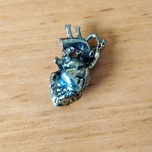 Anatomic heart shape pendant